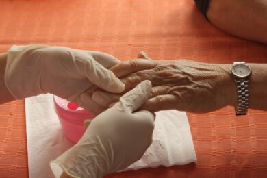 Alzheimer, con la giusta dieta si può dimezzare il rischio