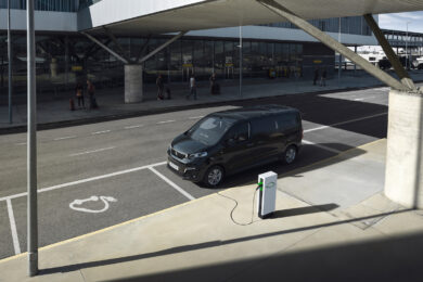 Peugeot Rifter & Traveller, solo versioni elettriche addio al motore termico