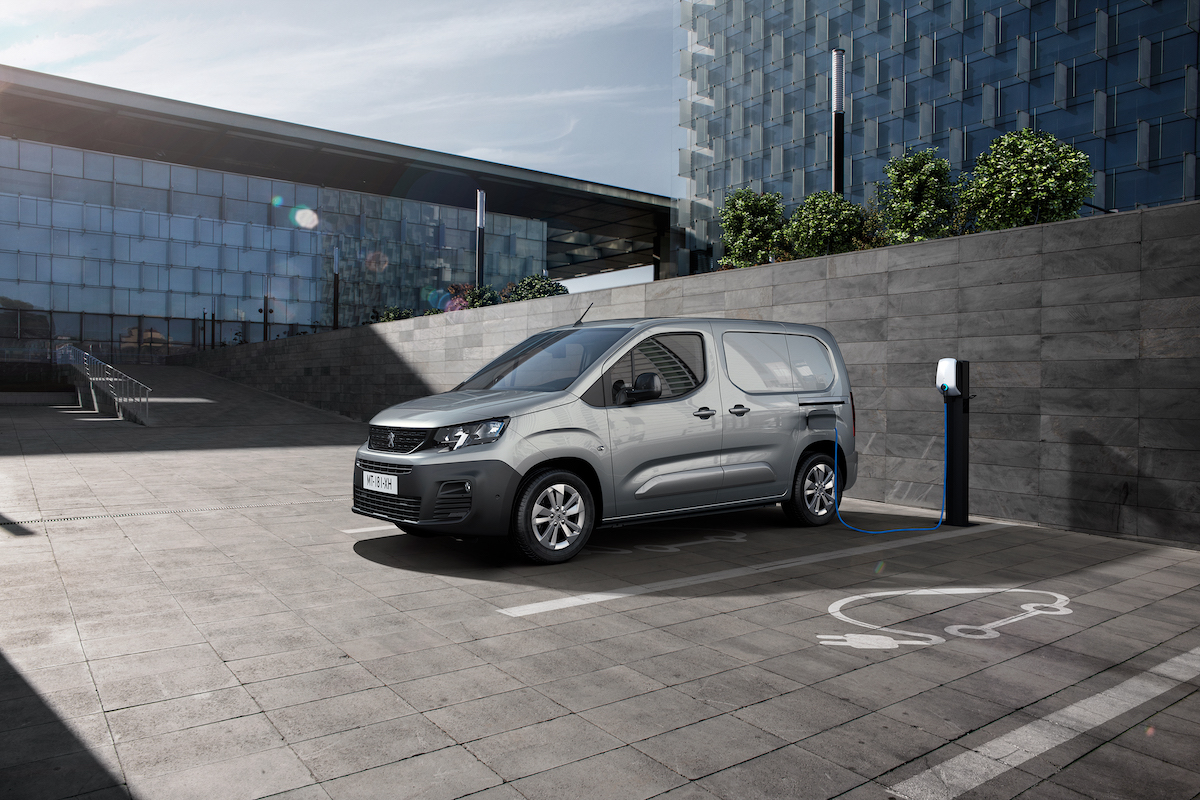 Peugeot Rifter & Traveller, solo versioni elettriche addio al motore termico