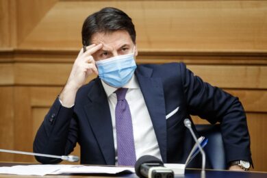 Covid, Conte: “Subito ristori in Cdm. Ok dalla Camera a legge sulle lobby”