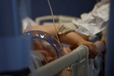 Covid, Gimbe: “Boom intensive, misure inadeguate. Presto Italia arancione”