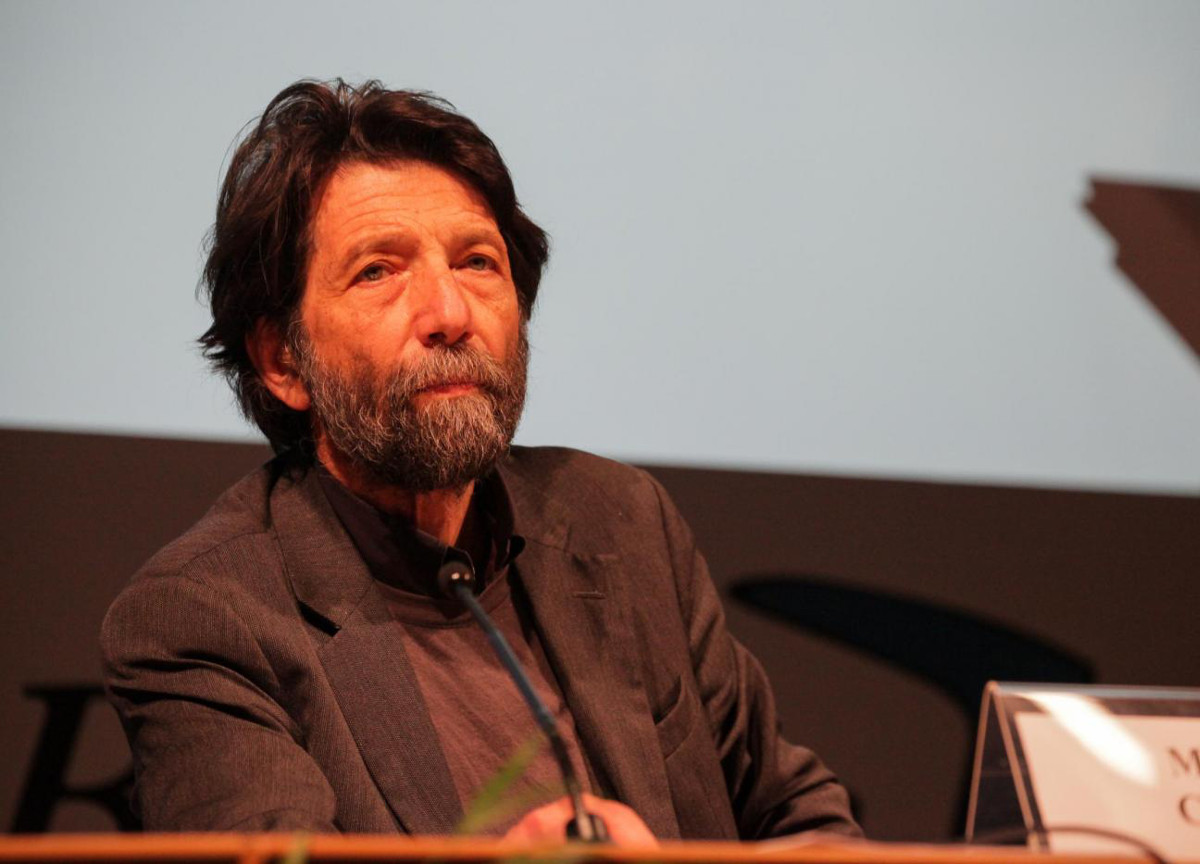 Cacciari fa la terza dose, ira dei No Vax. “Traditore, ci hai preso in giro” Cacciari fa la terza dose, ira dei No Vax. “Traditore, ci hai preso in giro”