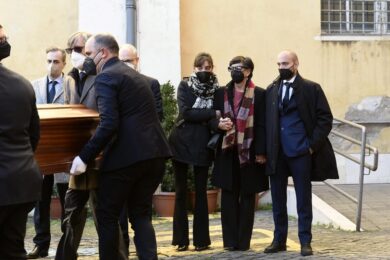 Sassoli, camera ardente in Campidoglio: da Mattarella a Draghi l’ultimo saluto