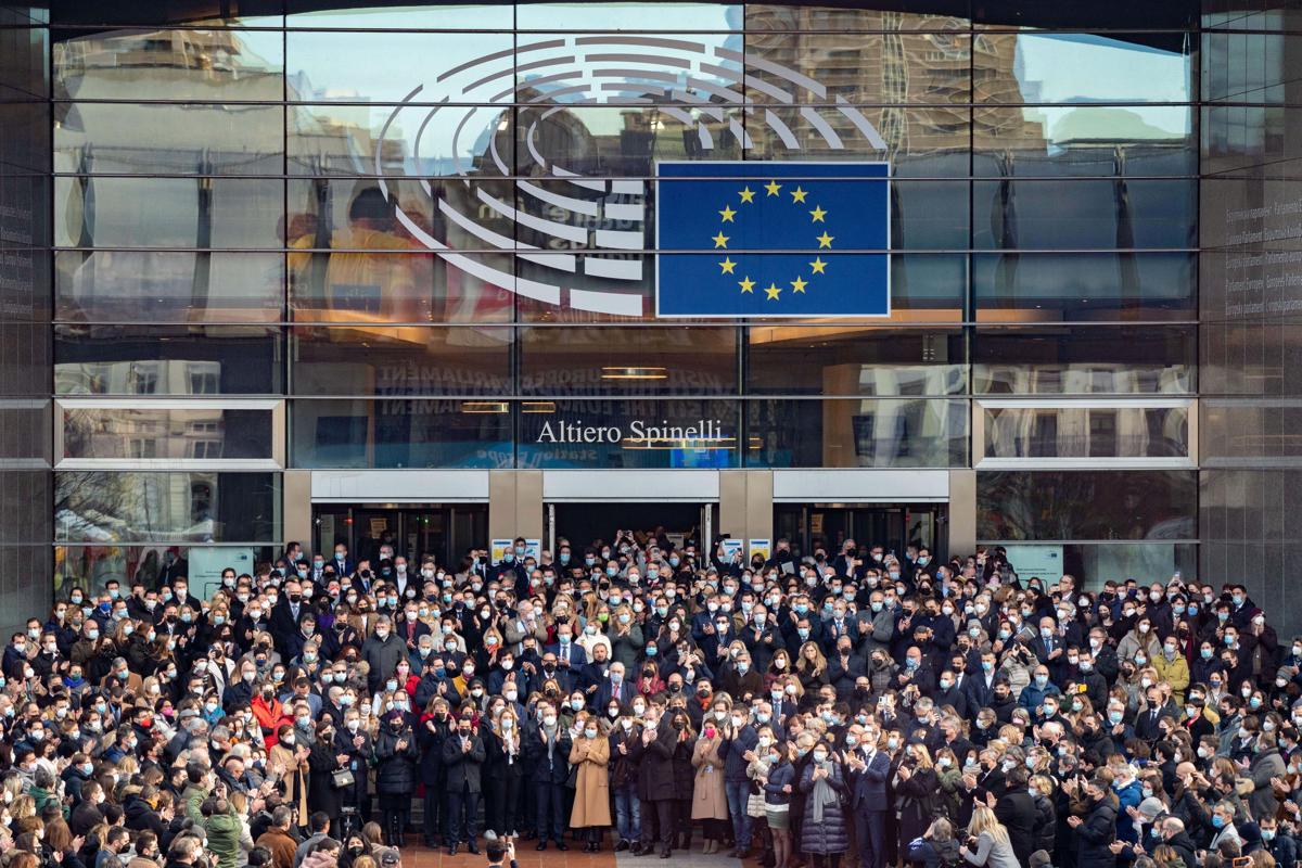 Sassoli, camera ardente in Campidoglio: da Mattarella a Draghi l’ultimo saluto Sassoli, camera ardente in Campidoglio: da Mattarella a Draghi l’ultimo saluto