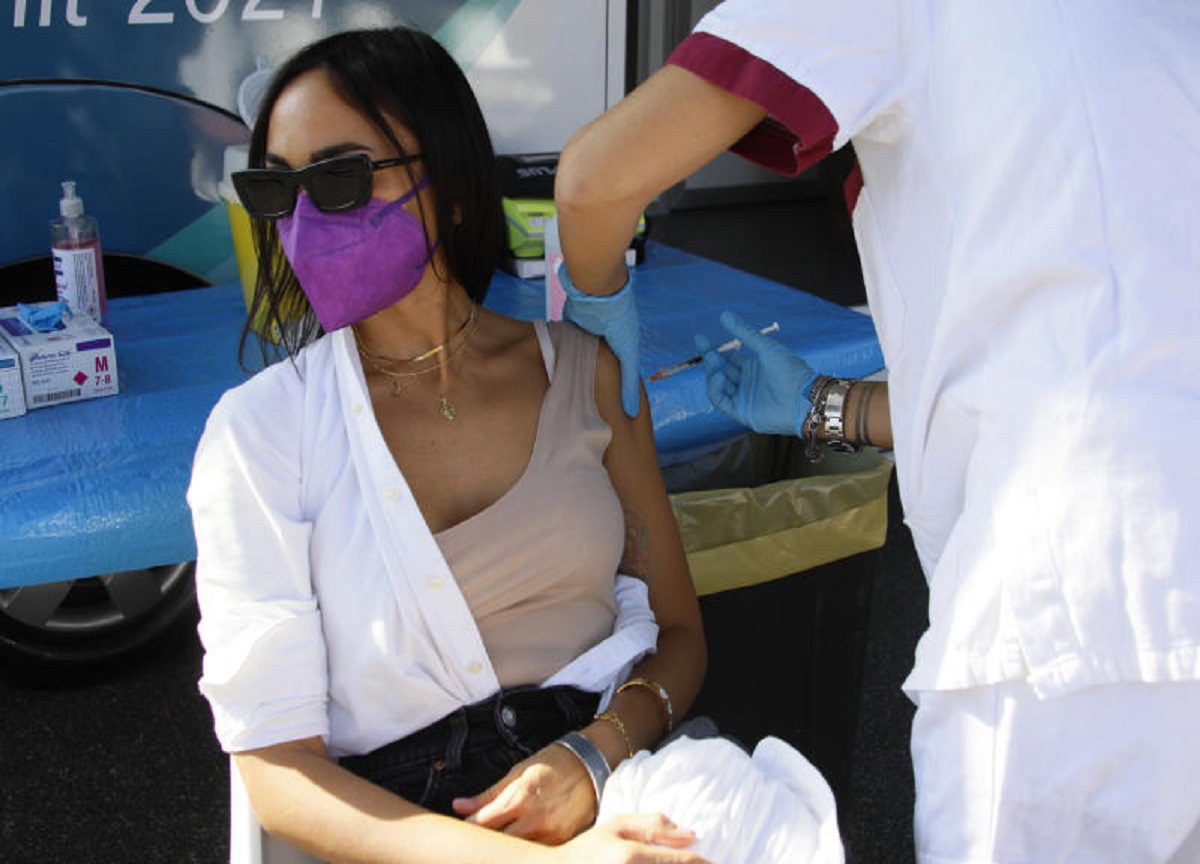 Vaccini, scienziati: “stop dosi ogni 2-3 mesi. Rischio paralisi immunitaria”