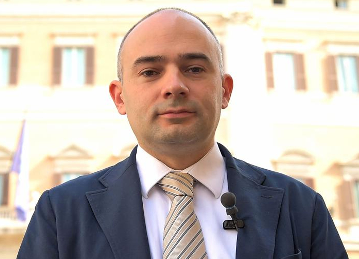 Blitz notturno per deputato FdI: “Evaso da quarantena”, ma non è più positivo Blitz notturno per deputato FdI: “Evaso da quarantena”, ma non è più positivo