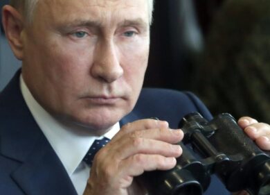 Russia, Putin: “Giù le mani dal jet privato del mio cuoco”. Imbarazzo tedesco