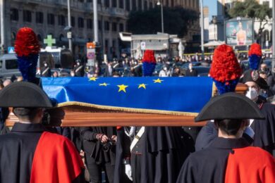 Sassoli, l’ultimo saluto di Smeriglio: “Manifesto politico, non funerale”