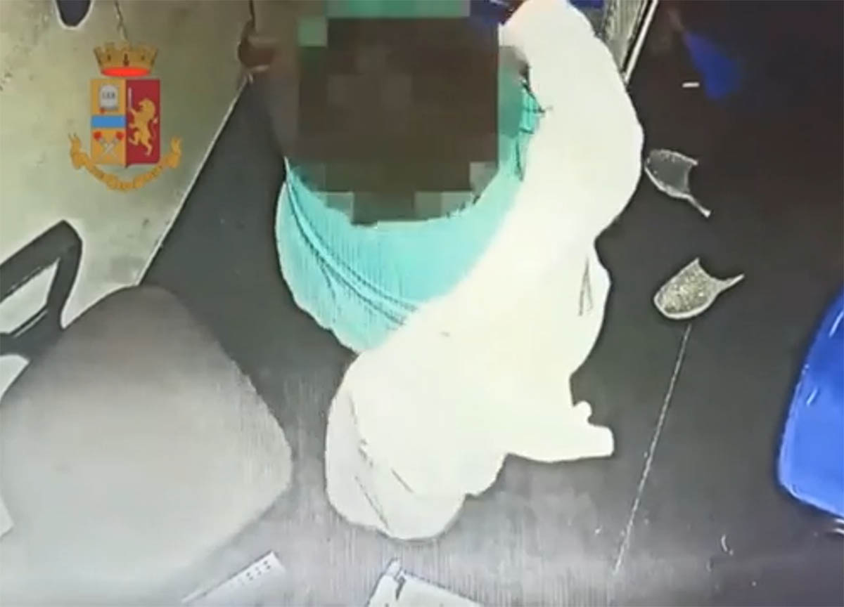 Galleria foto 'Infermiera arrestata a Palermo, fingeva di vaccinare No Vax. VIDEO' - foto 1
