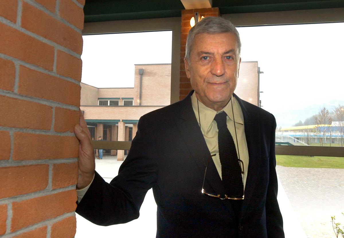Nino Cerruti, addio al padre della giacca decostruita e maestro di Armani Nino Cerruti, addio al padre della giacca decostruita e maestro di Armani