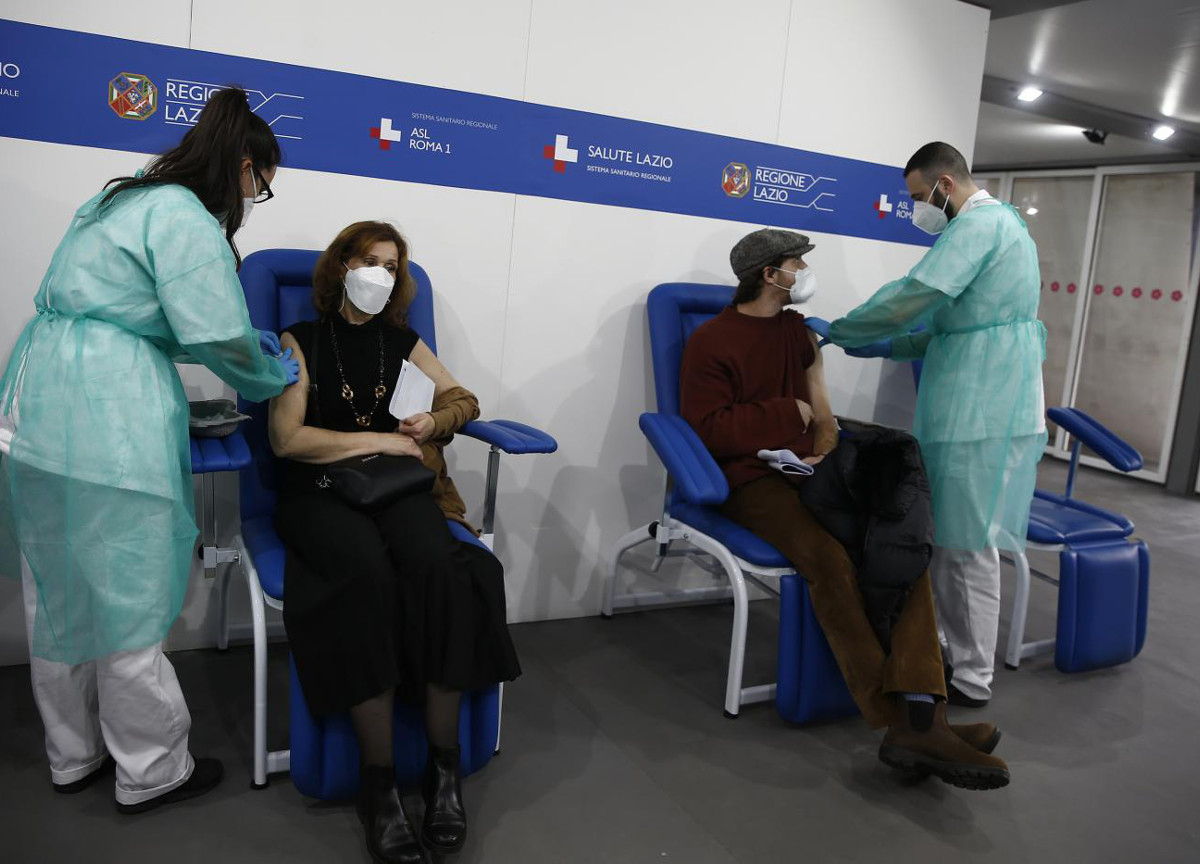 Vaccini, Rasi: “La quarta dose non serve. Sistema immunitario in difficoltà” Vaccini, Rasi: “La quarta dose non serve. Sistema immunitario in difficoltà”