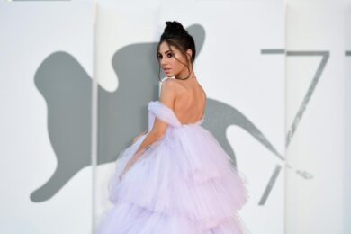 Giulia De Lellis compleanno con il Covid e… senza vestiti. Ecco le foto