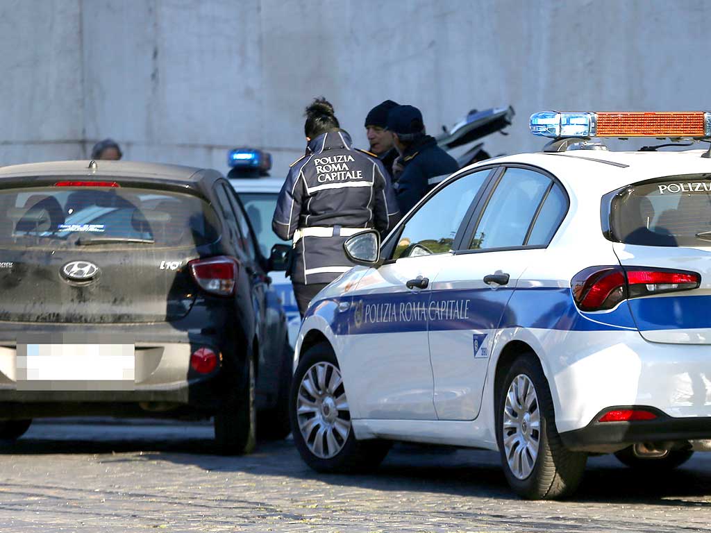 Roma nella morsa del PM 10: due giorni di stop alle auto più inquinanti Roma nella morsa del PM 10: due giorni di stop alle auto più inquinanti