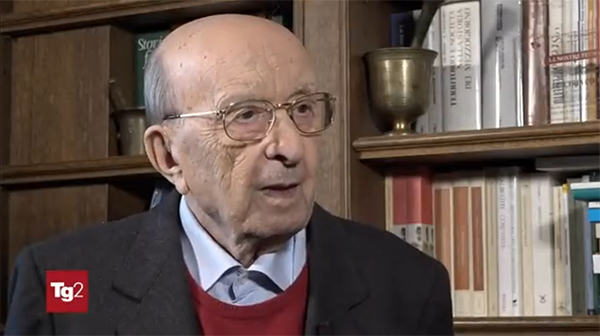 Quirinale, ce la può fare Berlusconi? La risposta esilarante di De Mita. VIDEO Quirinale, ce la può fare Berlusconi? La risposta esilarante di De Mita. VIDEO