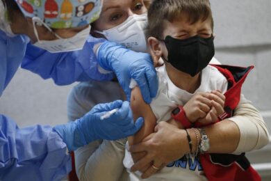 Covid: vaccinare i bambini. 113 ricoveri in 7 giorni, uno in terapia intensiva
