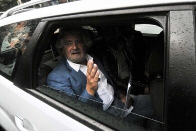 Beppe Grillo indagato a Milano per traffico di influenze illecite