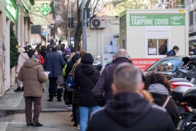 Roma e Lazio con l’incubo zona arancione. Arrivano i medici extracomunitari