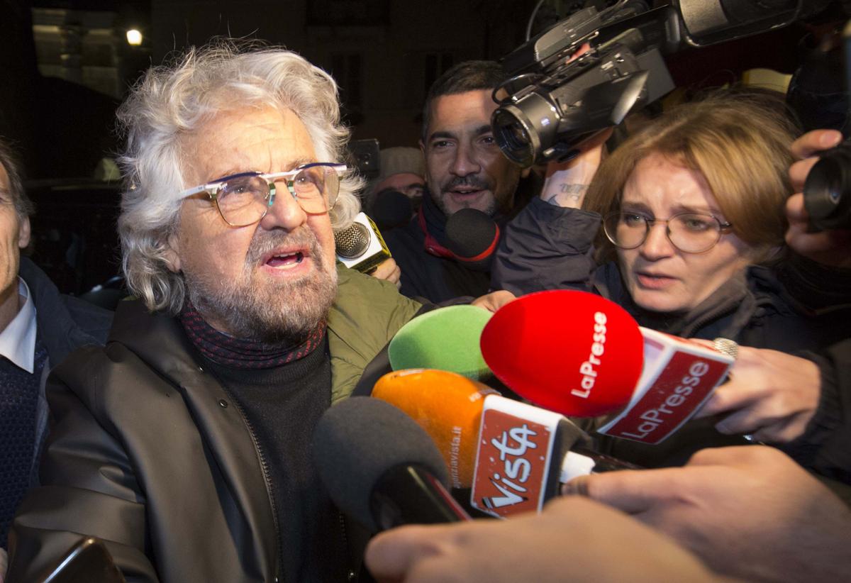 M5s, Grillo indagato: contratti da Moby per 1 mln di €. Toninelli nelle chat