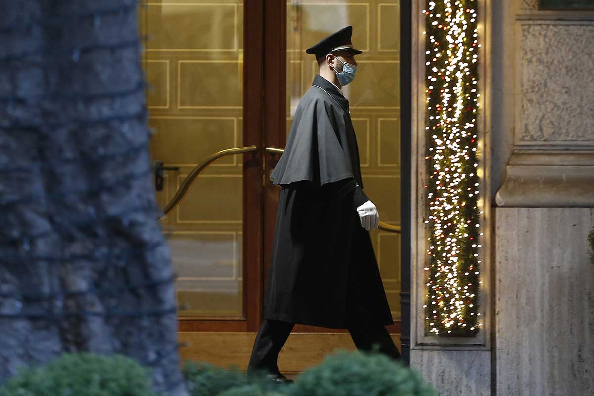 Roma muore di Covid: l’economia del turismo è a zero. Non c’è più lavoro Roma muore di Covid: l’economia del turismo è a zero. Non c’è più lavoro