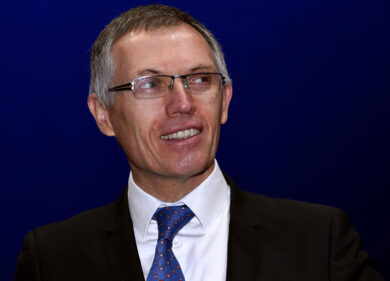 Stellantis, allarme sindacati sulla gigafactory. Forbici di Tavares sui costi