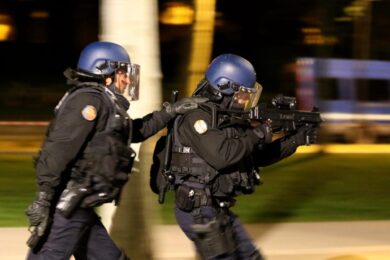 Nizza, uomo ucciso durante arresto: era disarmato. Fermato agente responsabile