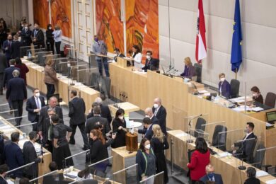 Obbligo vaccinale, il parlamento approva: Austria prima in Europa a introdurlo