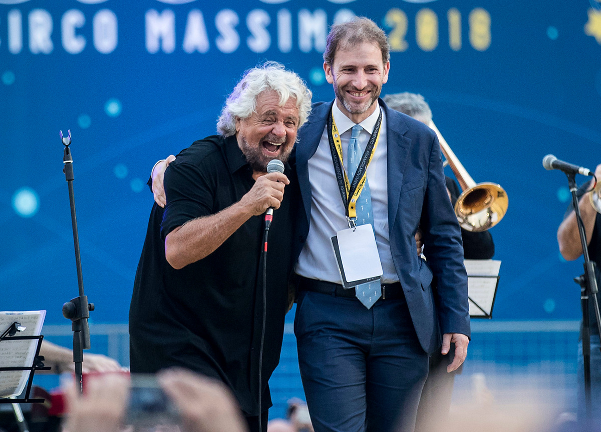 M5s, Casaleggio Associati in profondo rosso. Licenziamenti e addio alla sede M5s, Casaleggio Associati in profondo rosso. Licenziamenti e addio alla sede