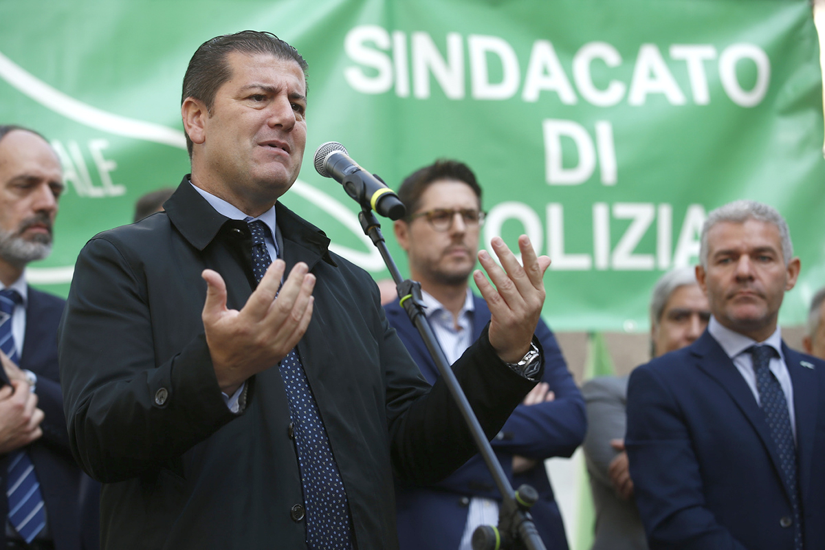 Sgombero Casapound: l’ira di Pianese, Coisp: “Polizia bersaglio di odio” Sgombero Casapound: l’ira di Pianese, Coisp: “Polizia bersaglio di odio”