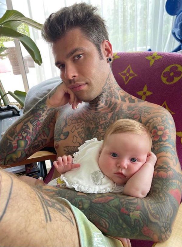Fedez litiga con tutti. La causa? Affari, brutto carattere e… una donna