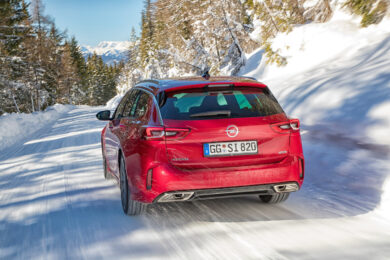Opel Grandland Hybrid4 e Opel Insignia con trazione integrale hi-tech