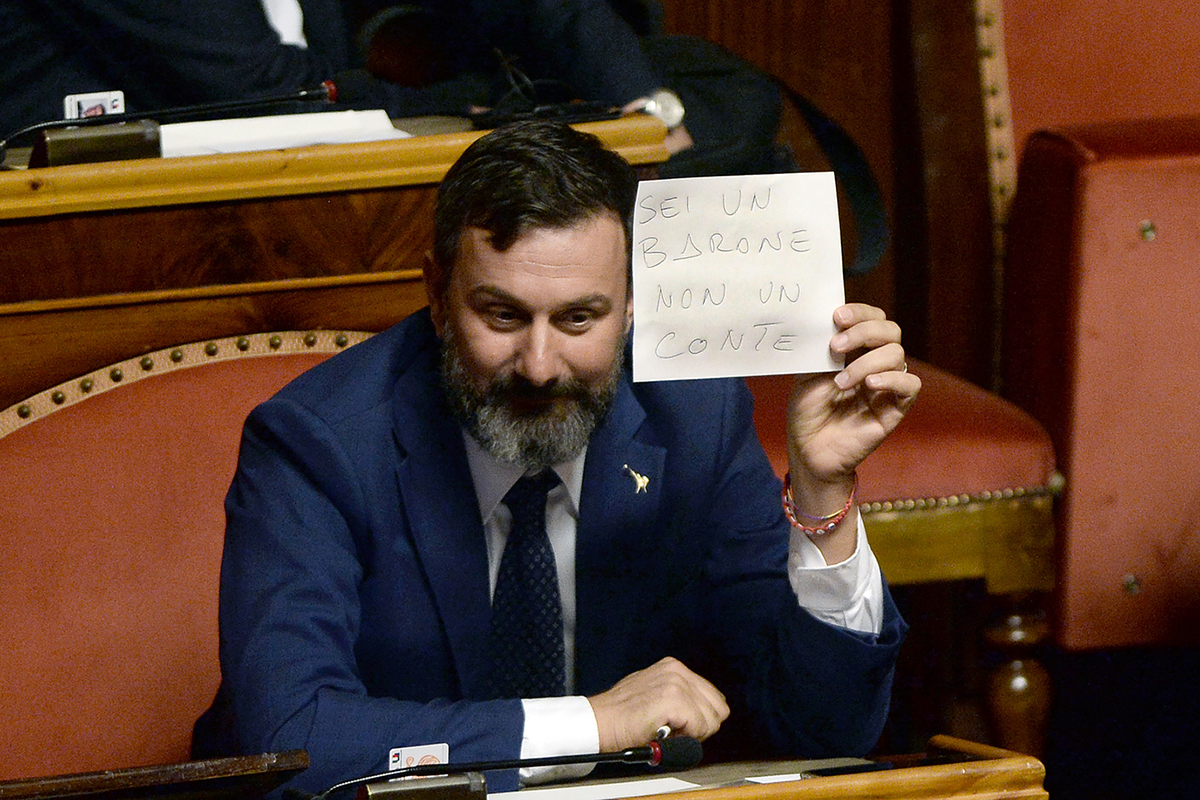 Per Casapound soccorso della Lega: solidarietà del senatore de Vecchis Per Casapound soccorso della Lega: solidarietà del senatore de Vecchis