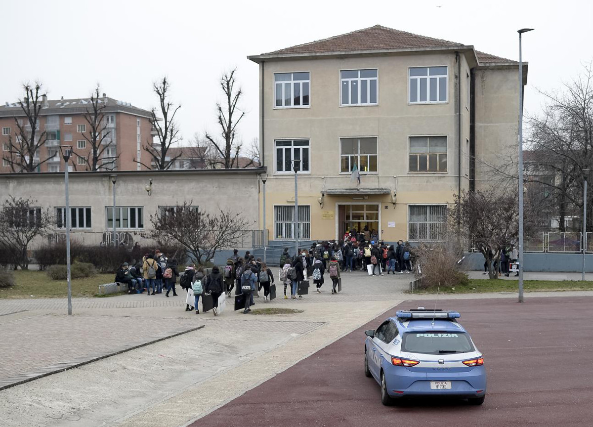 Scuola, droga in un liceo, 16enne si sente male. La pusher era l’insegnante Scuola, droga in un liceo, 16enne si sente male. La pusher era l’insegnante