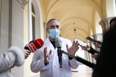 Allarme Omicron: i vaccini perdono di efficacia. “Resiste solo lo Sputnik”