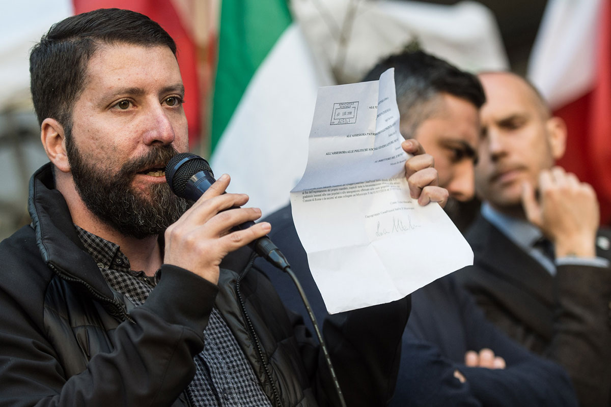 Casapound sfida la Polizia e il Pd: “Manganellate e lacrimogeni senza motivo” Casapound sfida la Polizia e il Pd: “Manganellate e lacrimogeni senza motivo”