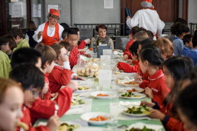 Bimbi a scuola ma a digiuno: a Roma esplode la rivolta delle mense scolastiche