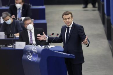 Ue: Macron non prende domande, giornalisti lasciano la sala