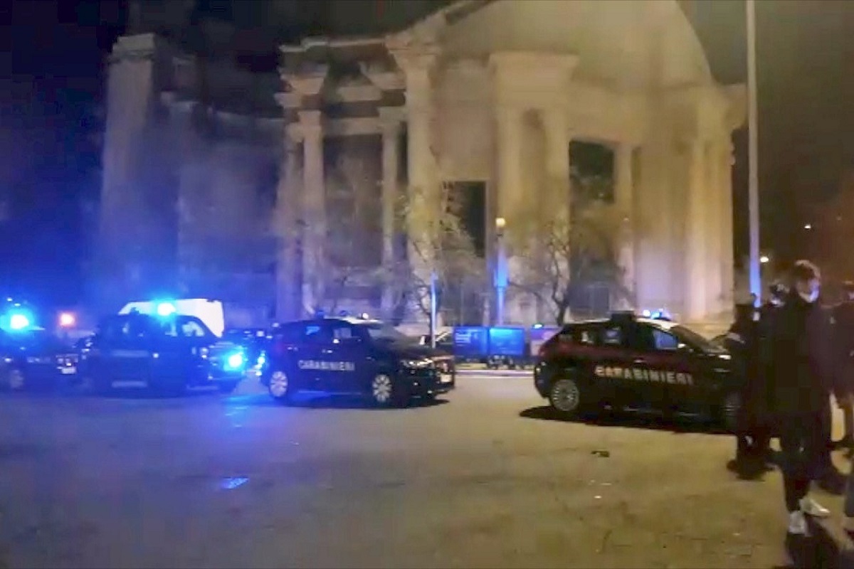 Roma, i Parioli si riprendono il primato della mala movida. Maxi assembramenti Roma, i Parioli si riprendono il primato della mala movida. Maxi assembramenti