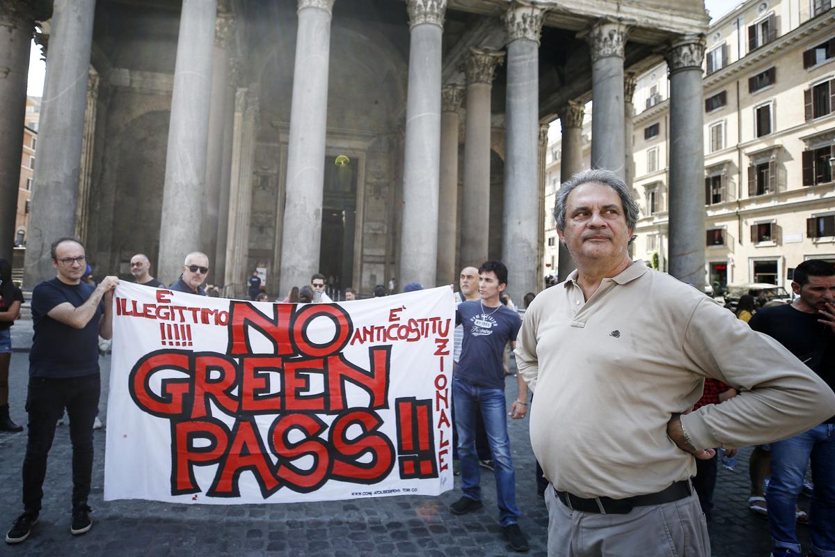 Marcia dei no green pass su Roma: la Prefettura pronta a vietare il raduno Marcia dei no green pass su Roma: la Prefettura pronta a vietare il raduno