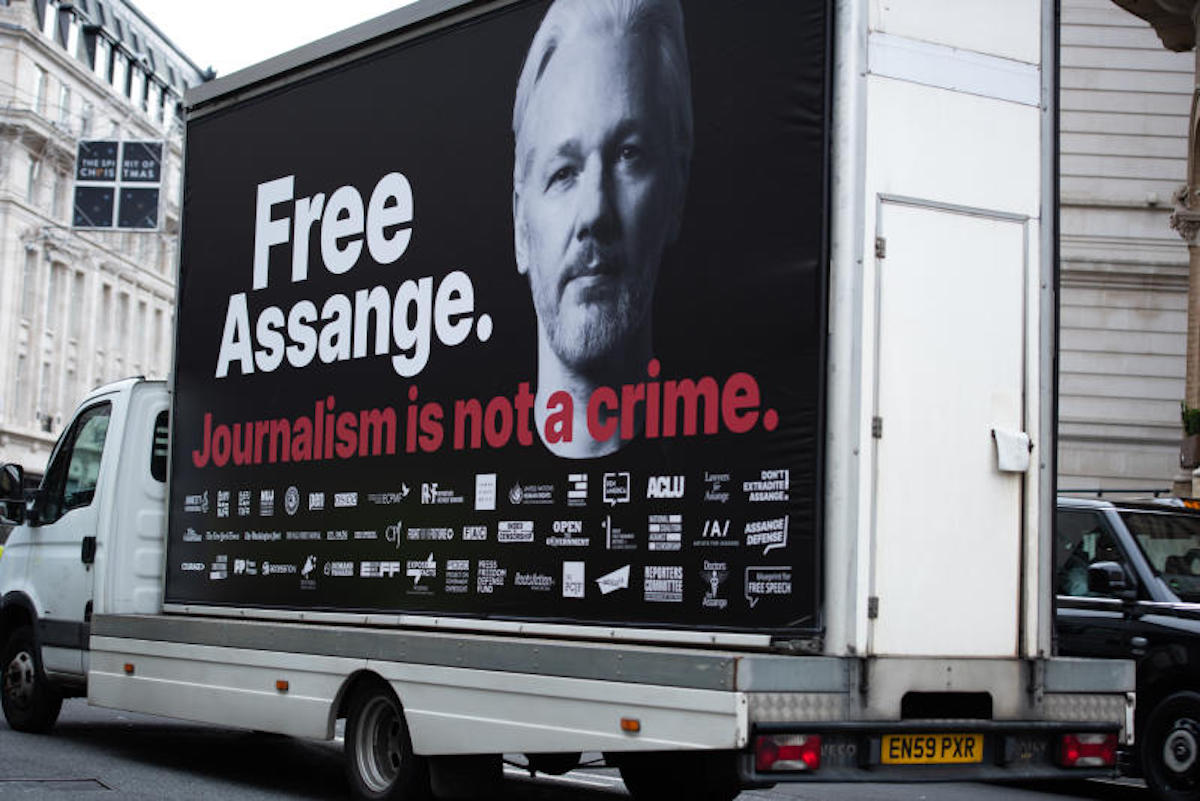 WikiLeaks, altra chance per Assange: ok a nuovo ricorso contro estradizione WikiLeaks, altra chance per Assange: ok a nuovo ricorso contro estradizione