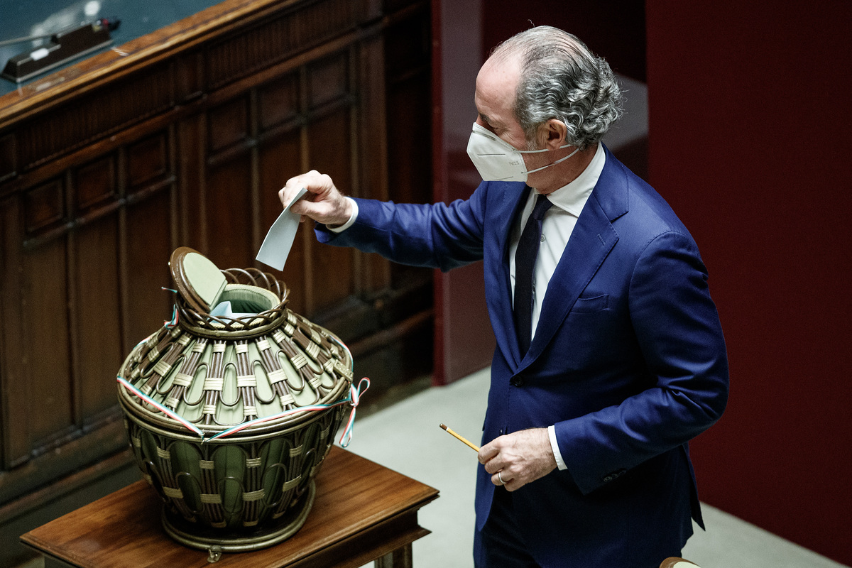 Quirinale 2022, seconda fumata nera. Voti per Mancini, De Sica e mamma Regeni Quirinale 2022, seconda fumata nera. Voti per Mancini, De Sica e mamma Regeni