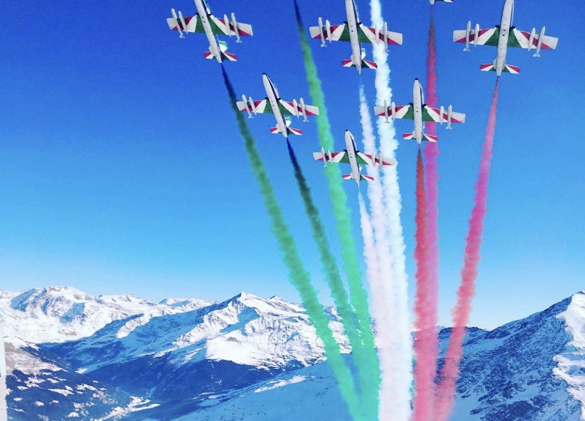 Le frecce tricolori incantano Bormio. GALLERY Le frecce tricolori incantano Bormio. GALLERY