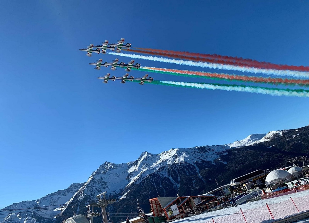 Le frecce tricolori incantano Bormio. GALLERY Le frecce tricolori incantano Bormio. GALLERY