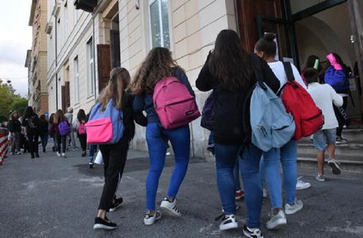 “Dissidenti perseguitati”, lettera fuori dalle scuole – Il tg VERO GIORNALE “Dissidenti perseguitati”, lettera fuori dalle scuole – Il tg VERO GIORNALE