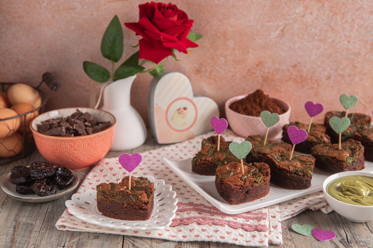 San Valentino, il dolce perfetto? I brownies romantici: 3 idee per decorarli