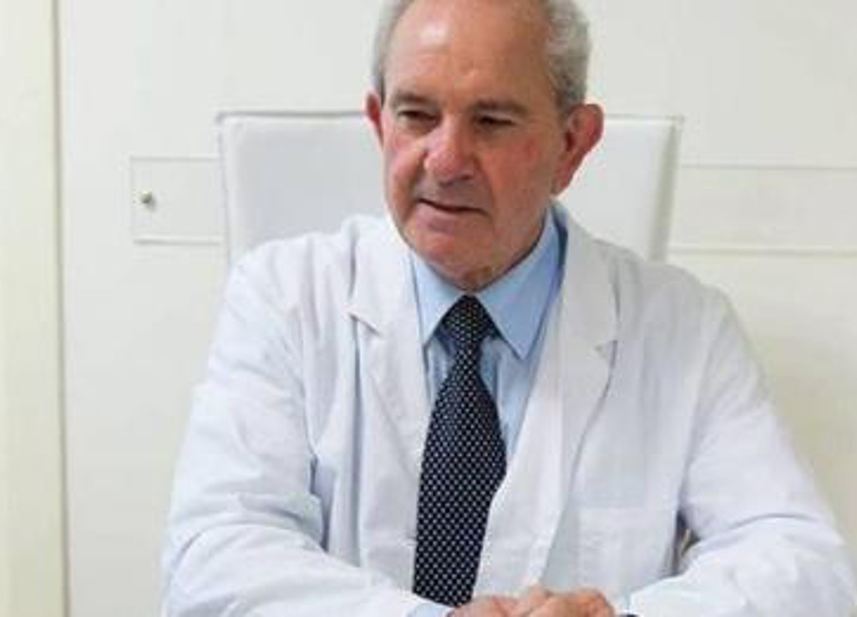Medico No Vax arrestato, solo integratori al paziente che è morto di Covid