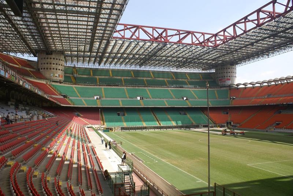 Milano, San Siro: troppe partite, il prato è in pessime condizioni Milano, San Siro: troppe partite, il prato è in pessime condizioni