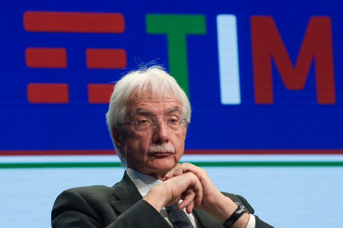 Vodafone-Iliad al lavoro sulla fusione. Cda Tim di nuovo in pressing su Rossi Vodafone-Iliad al lavoro sulla fusione. Cda Tim di nuovo in pressing su Rossi