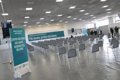 Figliuolo e Bertolaso visitano il nuovo centro vaccini Covid di Gallarate