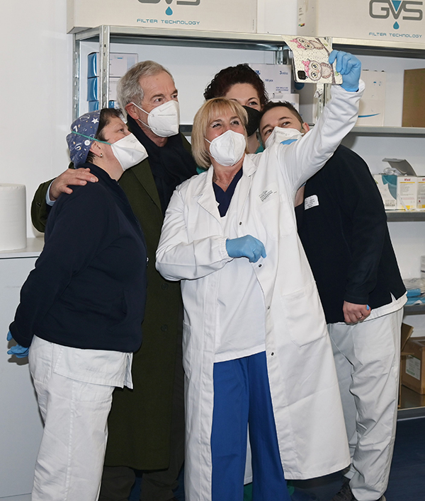 Figliuolo e Bertolaso visitano il nuovo centro vaccini Covid di Gallarate Figliuolo e Bertolaso visitano il nuovo centro vaccini Covid di Gallarate
