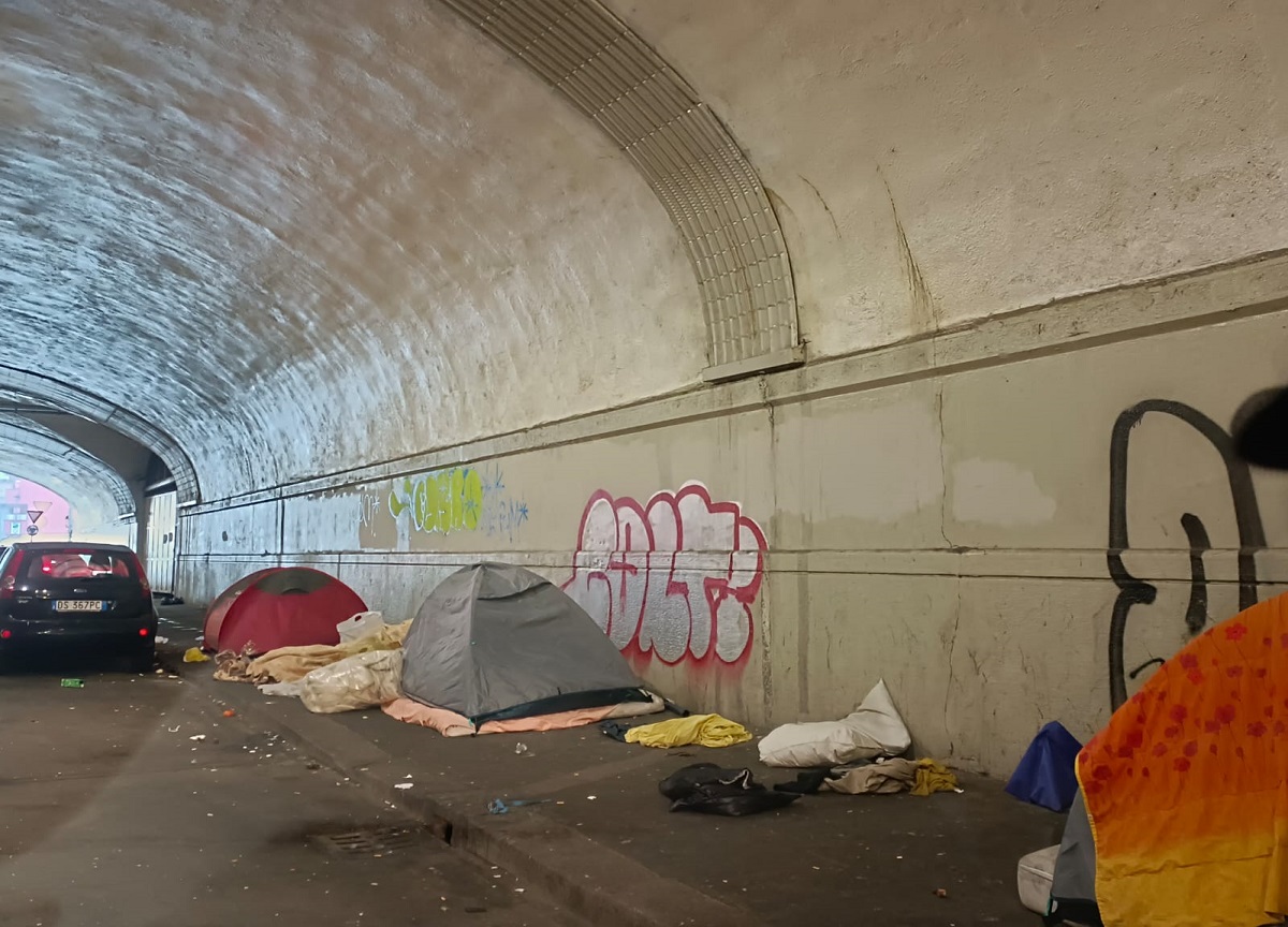 Milano, servizi sociali e Polizia locale nei tunnel di Stazione Centrale Milano, servizi sociali e Polizia locale nei tunnel di Stazione Centrale